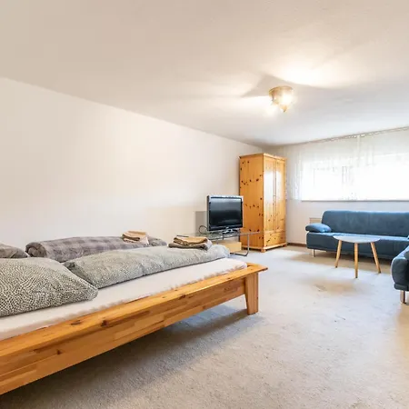 Grosses Haus In Apartment Woerrstadt