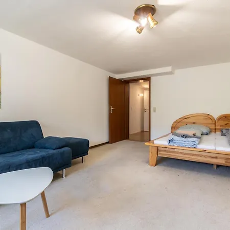 Grosses Haus In Lägenhet