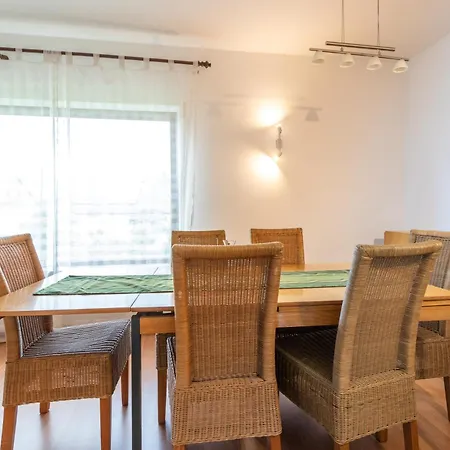 Grosses Haus In Lägenhet *